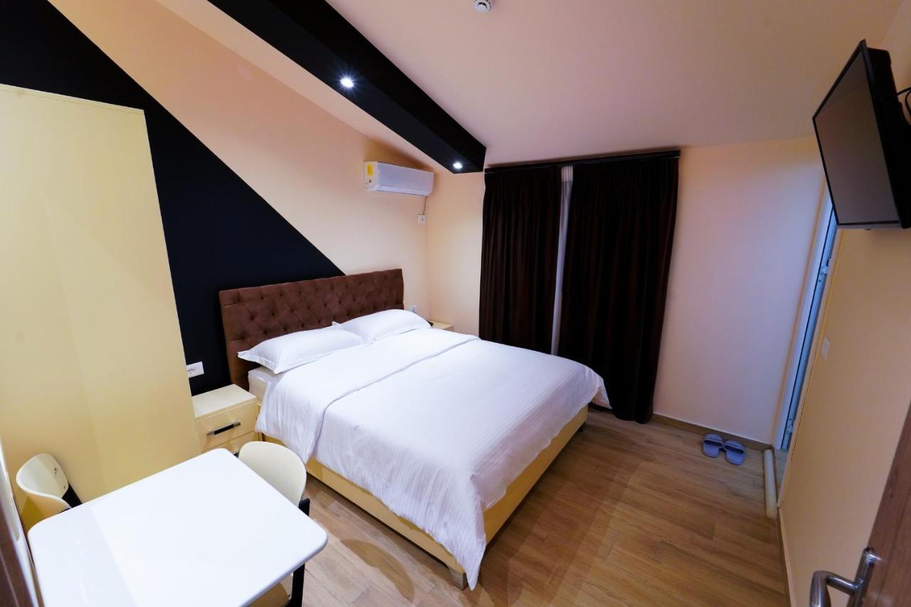 SR99 Hotel Tirana Exterior foto